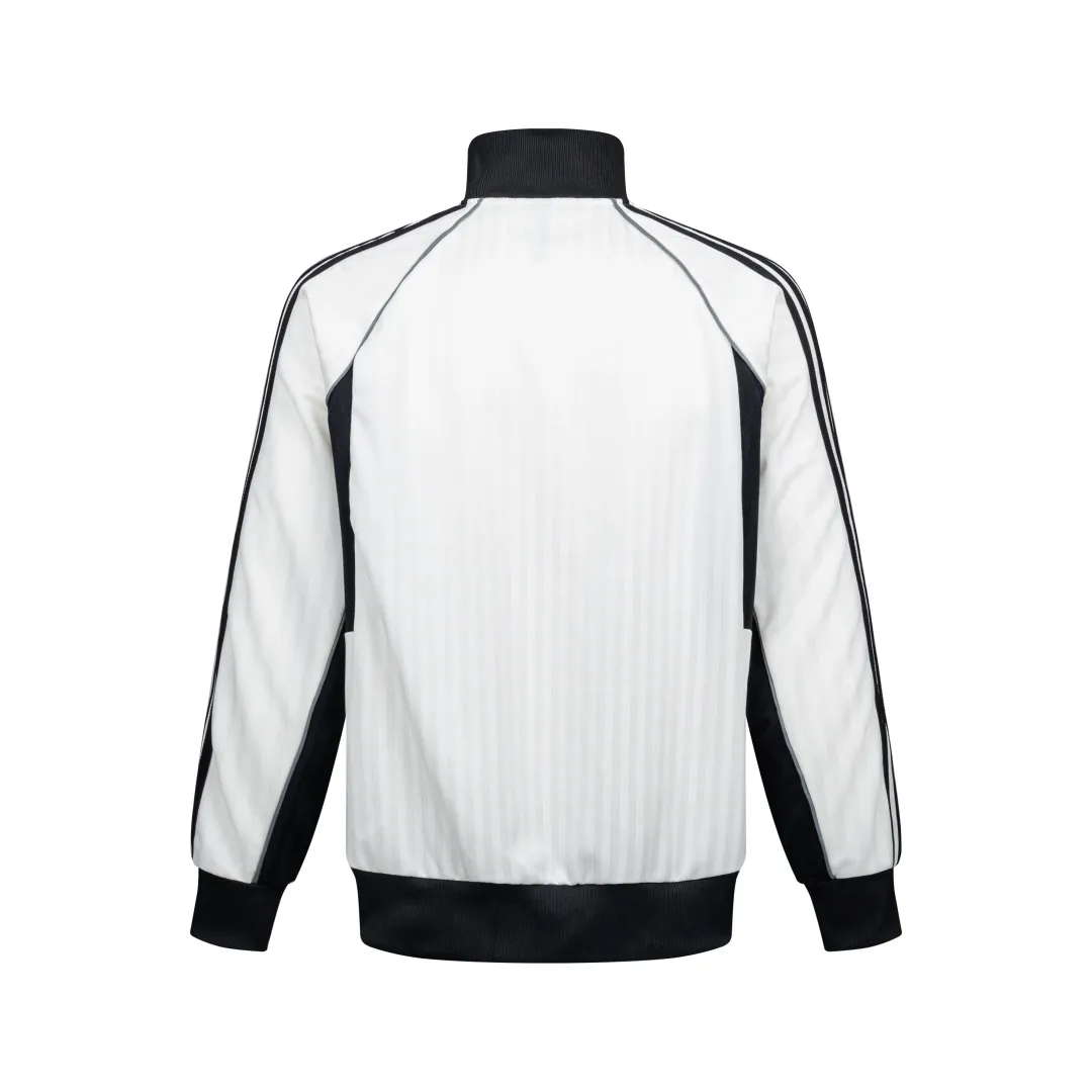 Adidas Adidas Clover's Newest Arrival Early Autumn Black and White color-blocked college style jacket can be worn by couples✅ 😍Black and White with splicing details, full of fashion sense! 💕What’s more important is that the material is of high quality, soft to the touch and comfortable to wear, making you addicted to it! 👫The design for couples is even more exciting. Item No.: JG 8580 Color: White Size: S-XL